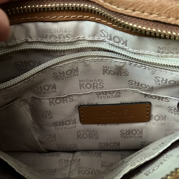 Michael Kors shoulder bag in GUC. - Picture 3 of 7
